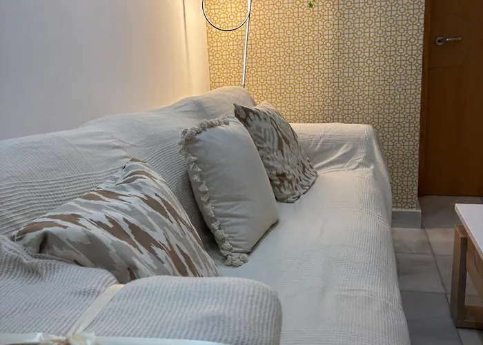Bonito Y Muy Fresco Apartamento En Nervion De Dos Habitaciones Y Dos Banos