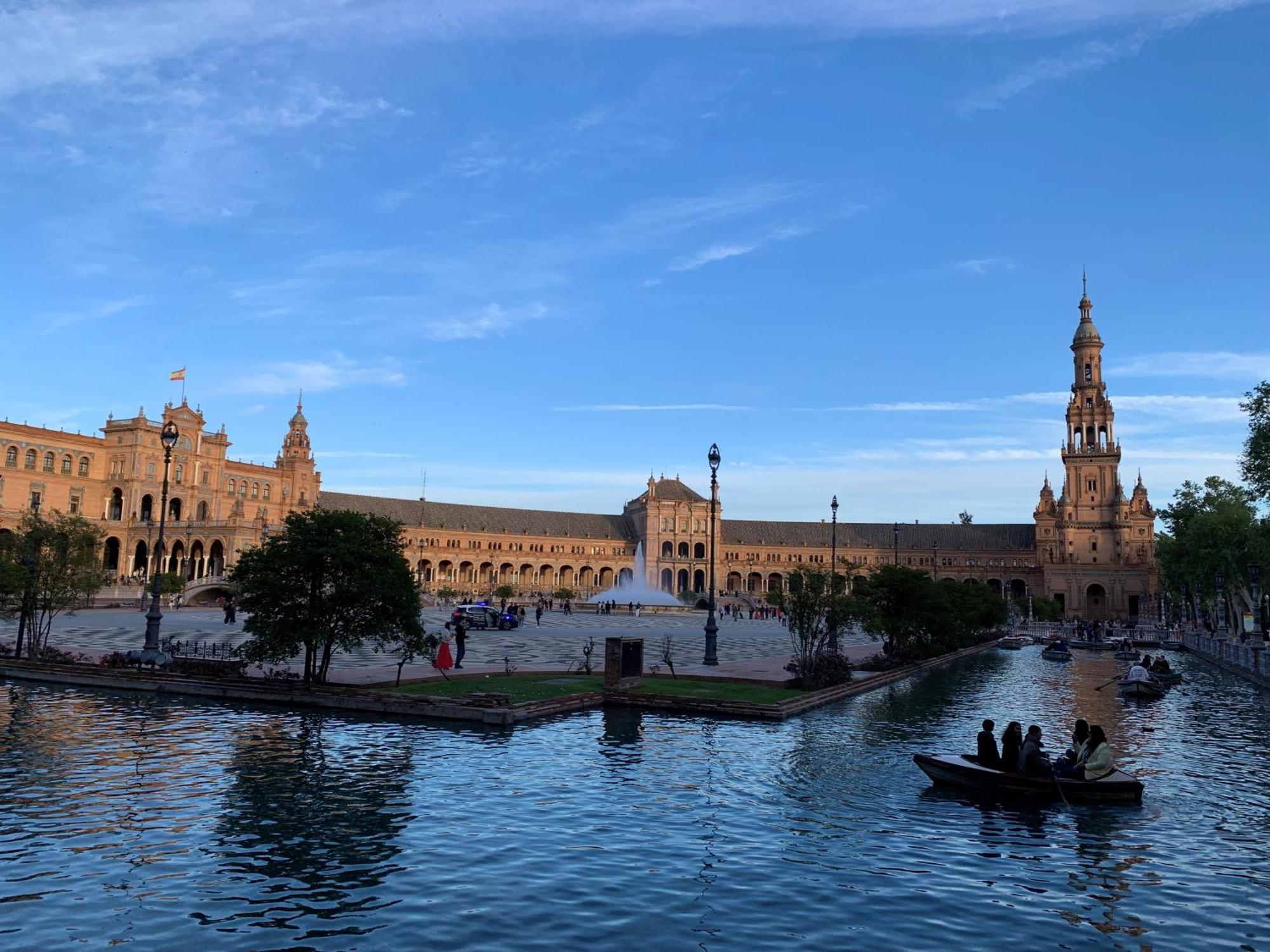 Bonito Y Muy Fresco En Nervion De Dos Y Dos Banos